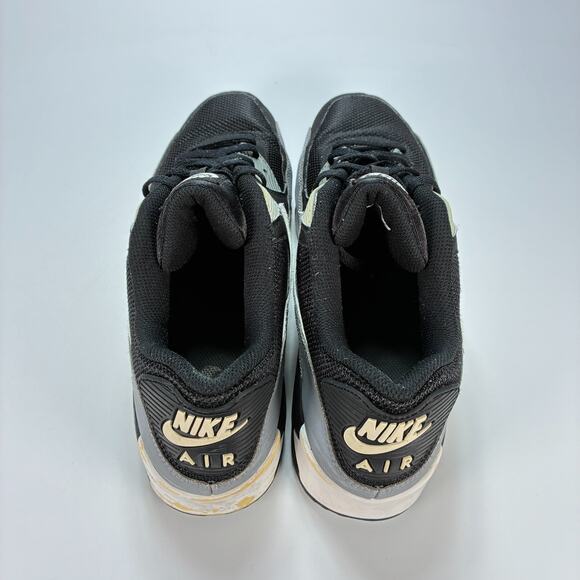 Athletic_Shoes